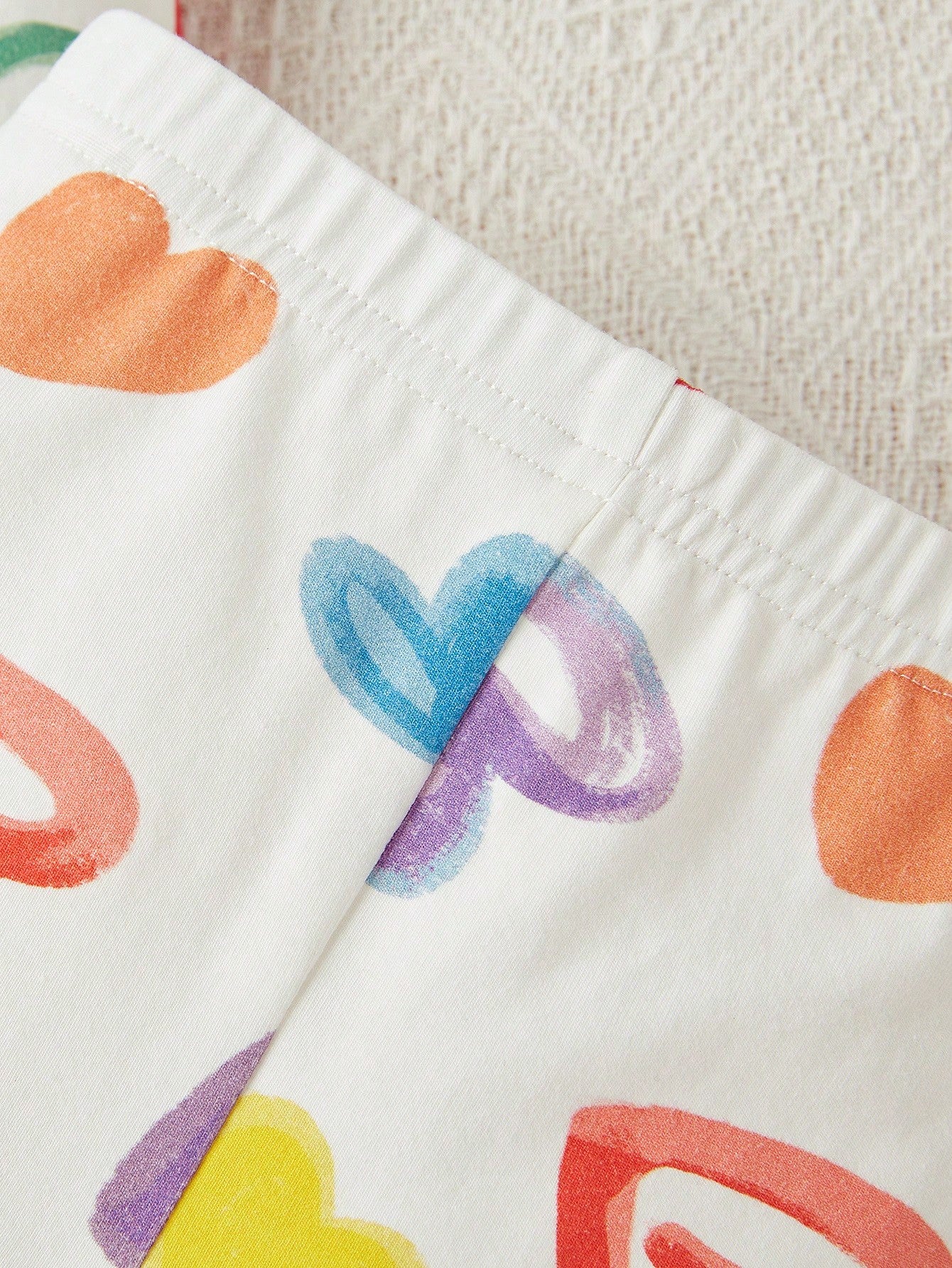 طقم ملابس منزلية بأكمام قصيرة ونمط قلب كاجوال للفتيات الصغيرات