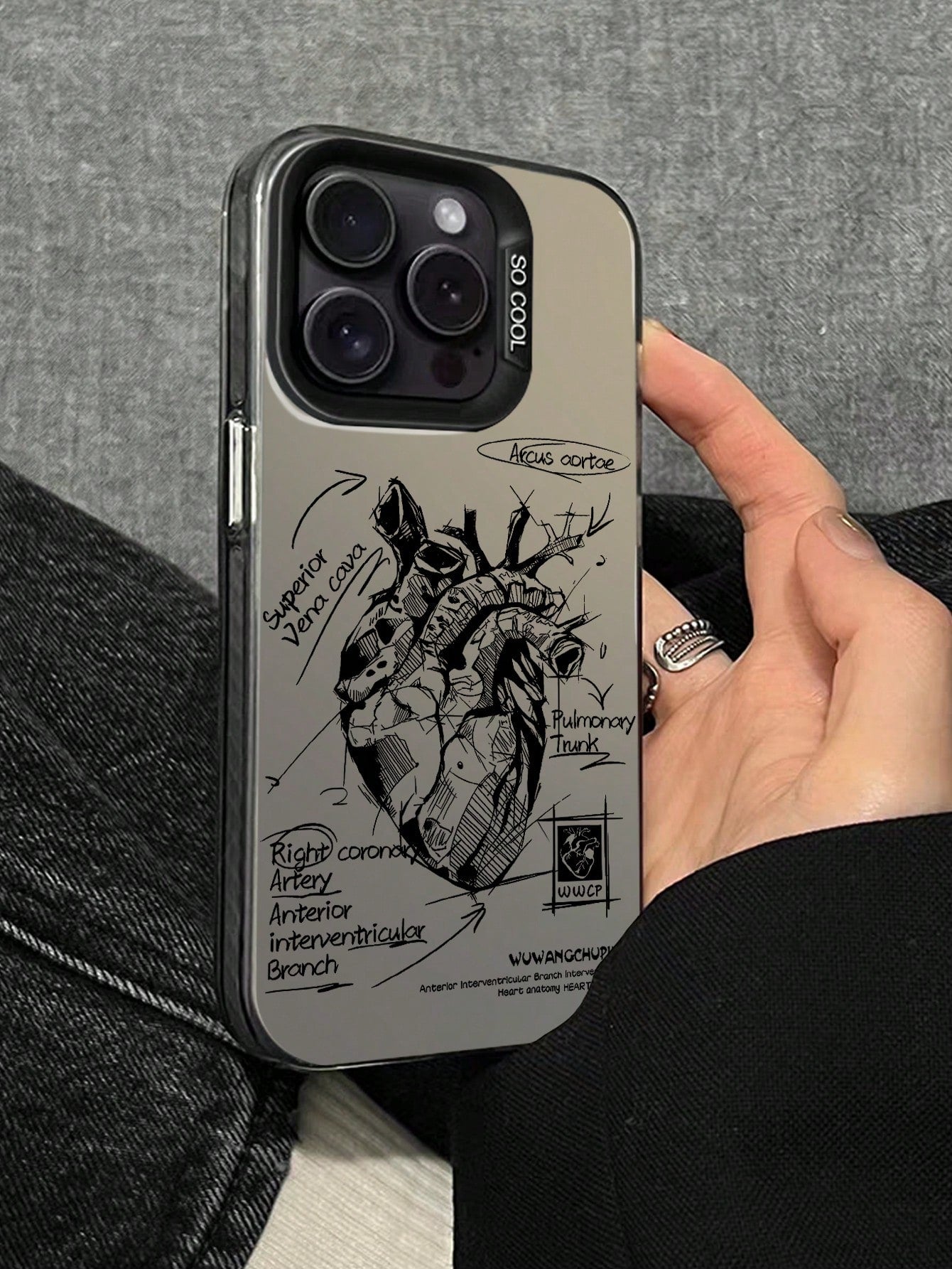 غطاء جوال بنمط قلب ومخطط Ecg