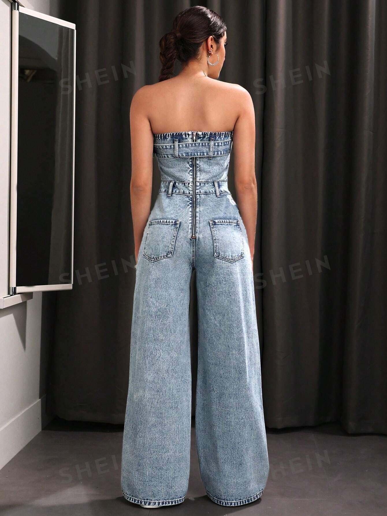 بذلة من قماش الدنيم الممزق المغسول