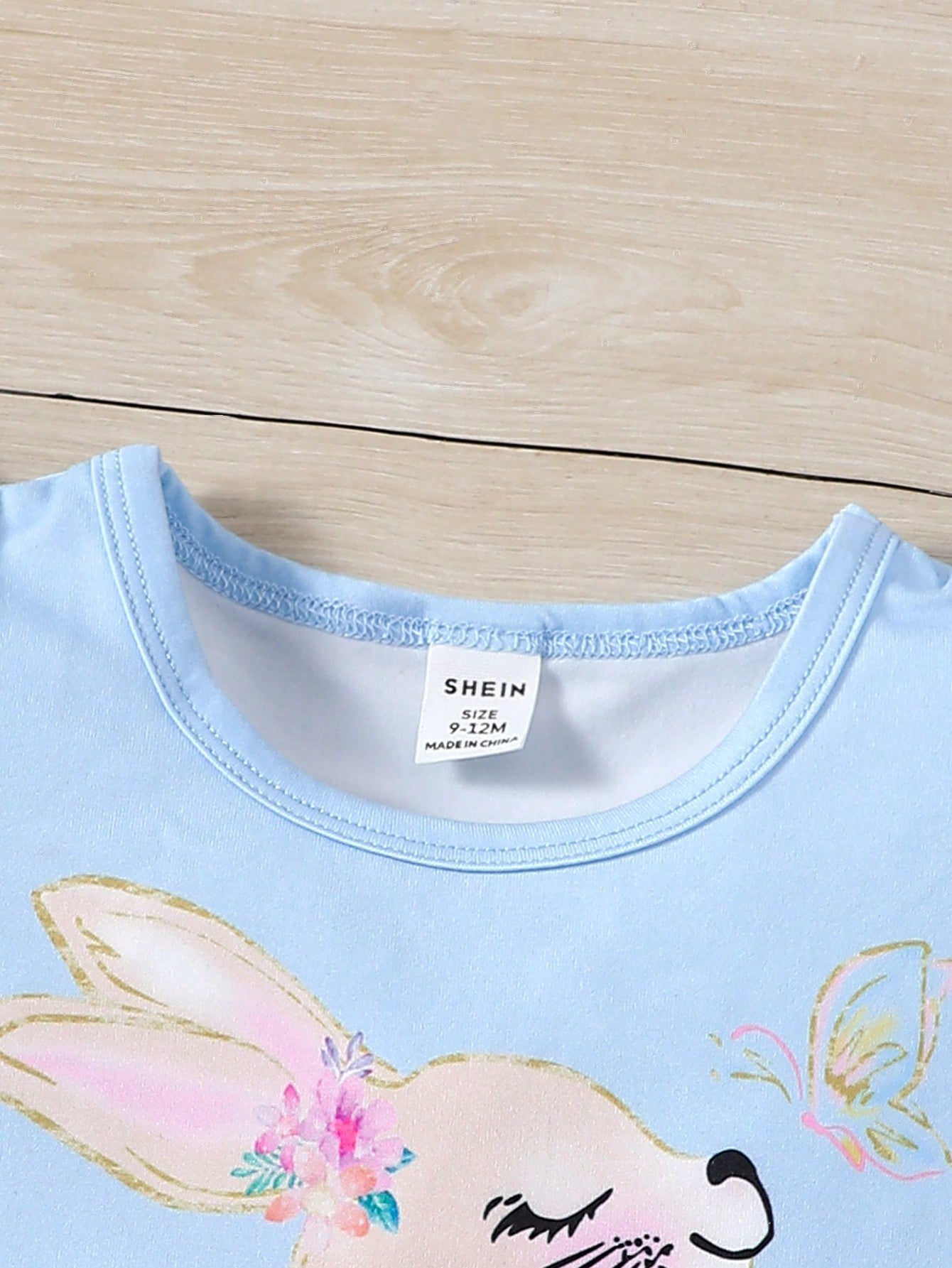 ملابس علوية فتاة