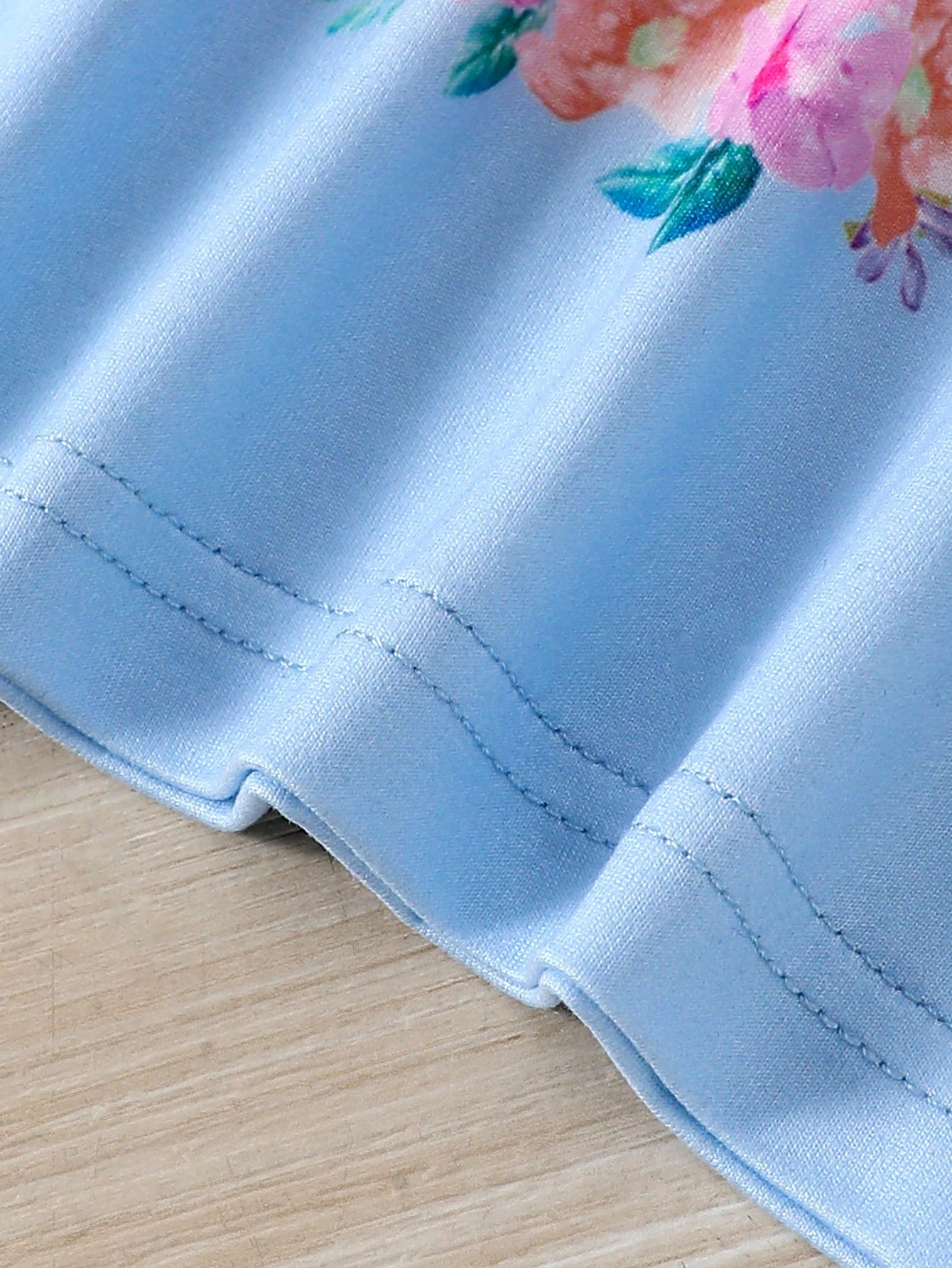 ملابس علوية فتاة