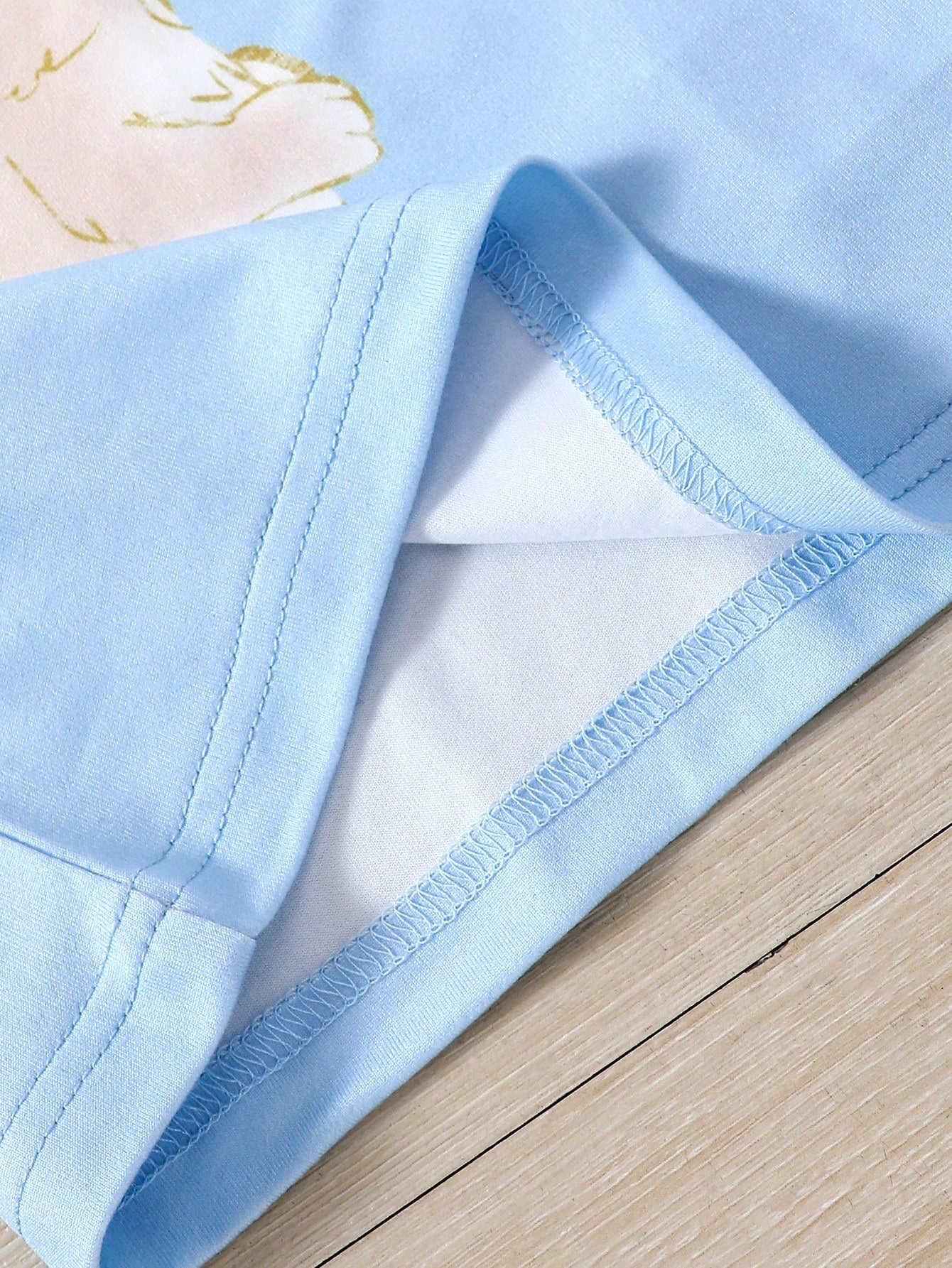 ملابس علوية فتاة