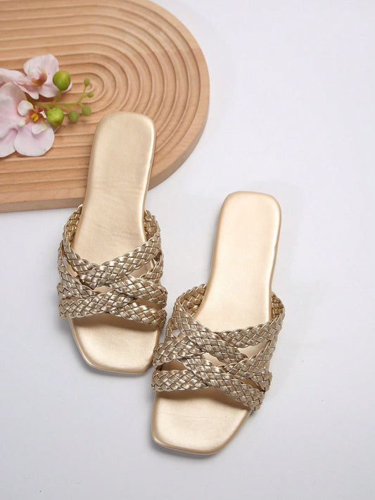 صنادل نسائية مسطحة داخلية وخارجية مضفرة بأسلوب بسيط وسهل الارتداء