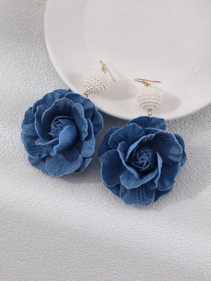 أقراط نسائية من النسيج الجينز بشكل زهرة ولؤلؤة صناعية واحدة