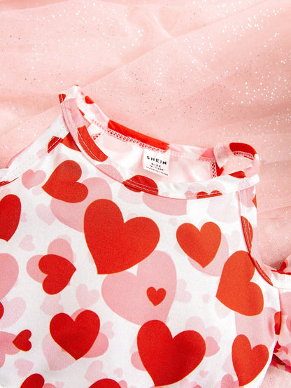 طقم قطعتين للفتيات الرضع: بلوزة موشحة برقبة دائرية بشكل قلب وحمالة كتف حرة وتنورة جينز فاتحة لربيع وصيف