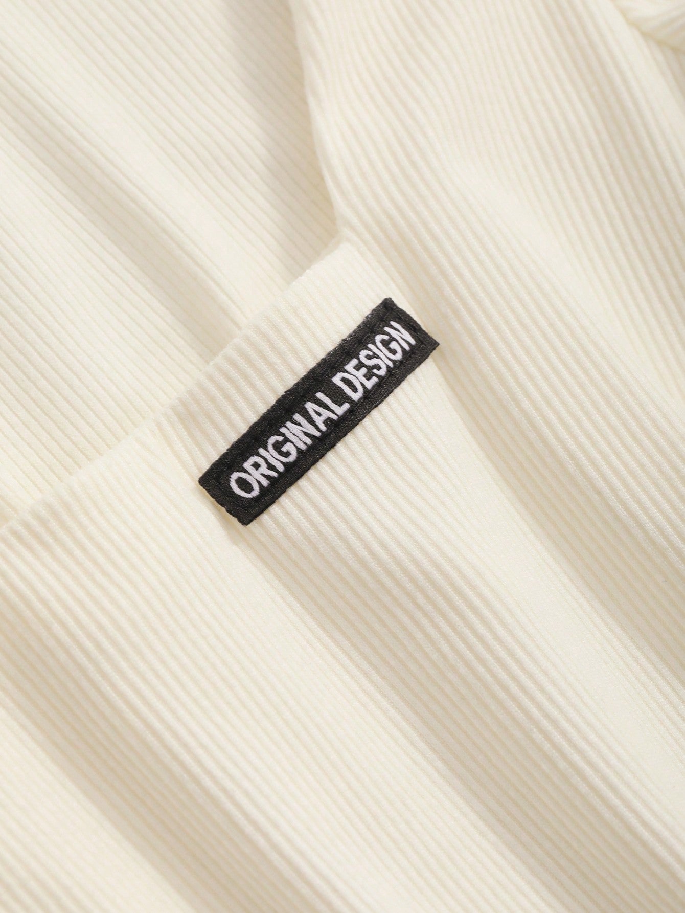 قميص نسائي ضيق التصميم برقعة وحرف و ياقة مربعة