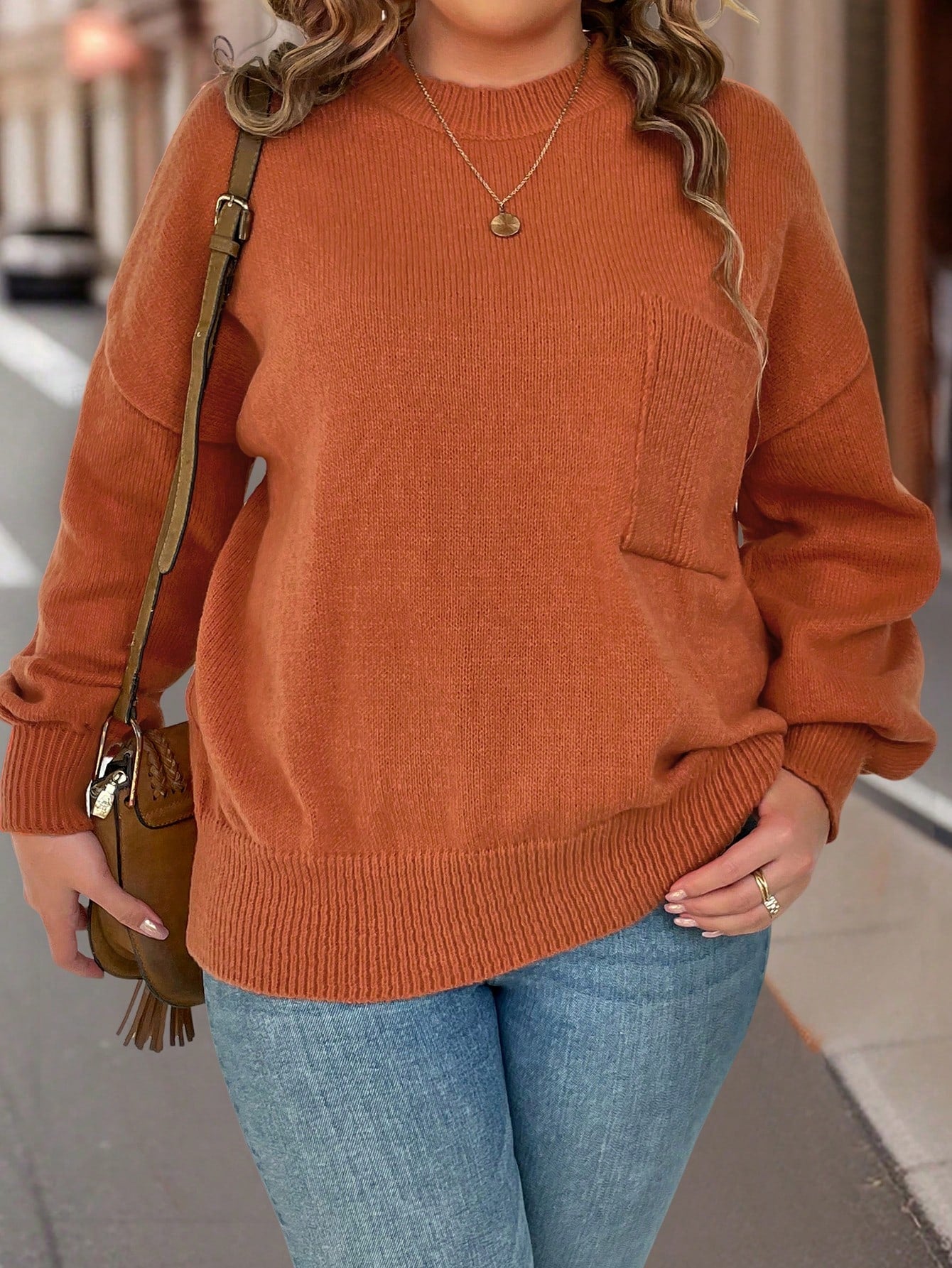 كنزة صوف منخفض الاكتاف جيب مرقع مقاس كبير