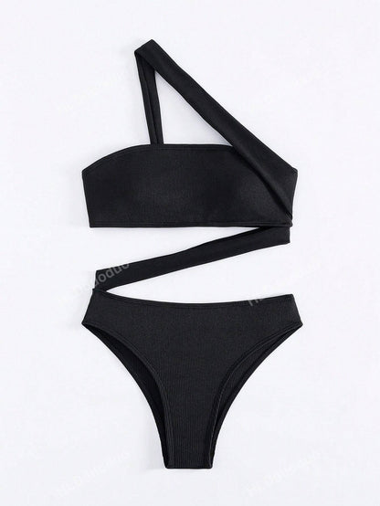 مايوه نسائي واحد الكتف مفتوح بطريقة مثيرة للأهتمام