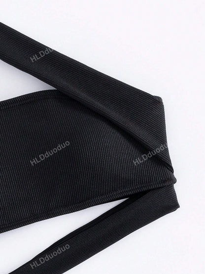 مايوه نسائي واحد الكتف مفتوح بطريقة مثيرة للأهتمام