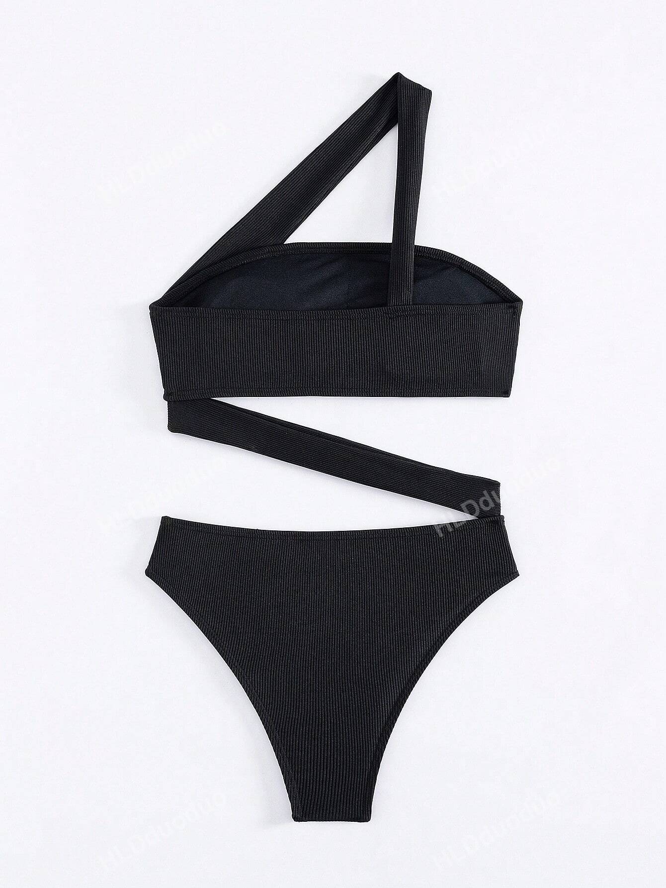 مايوه نسائي واحد الكتف مفتوح بطريقة مثيرة للأهتمام