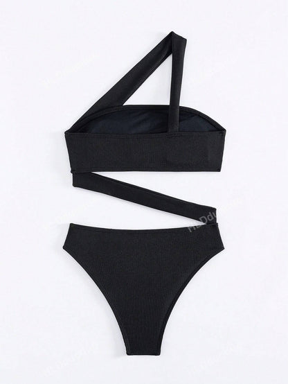 مايوه نسائي واحد الكتف مفتوح بطريقة مثيرة للأهتمام