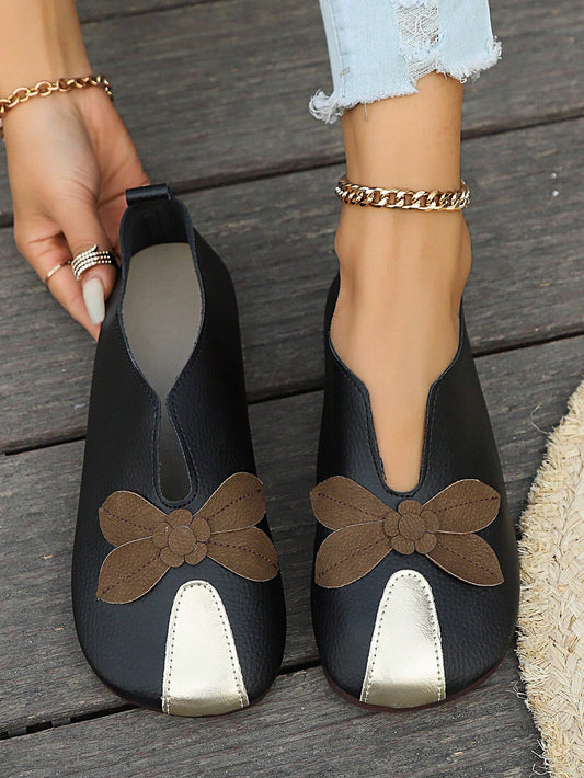 أحذية جلدية للنساء مريحة مصنوعة يدويًا ذات كعوب منخفضة، نعل ناعم وأصابع القدم المستديرة، مناسبة للأقدام العريضة، بأسلوب الرجعية