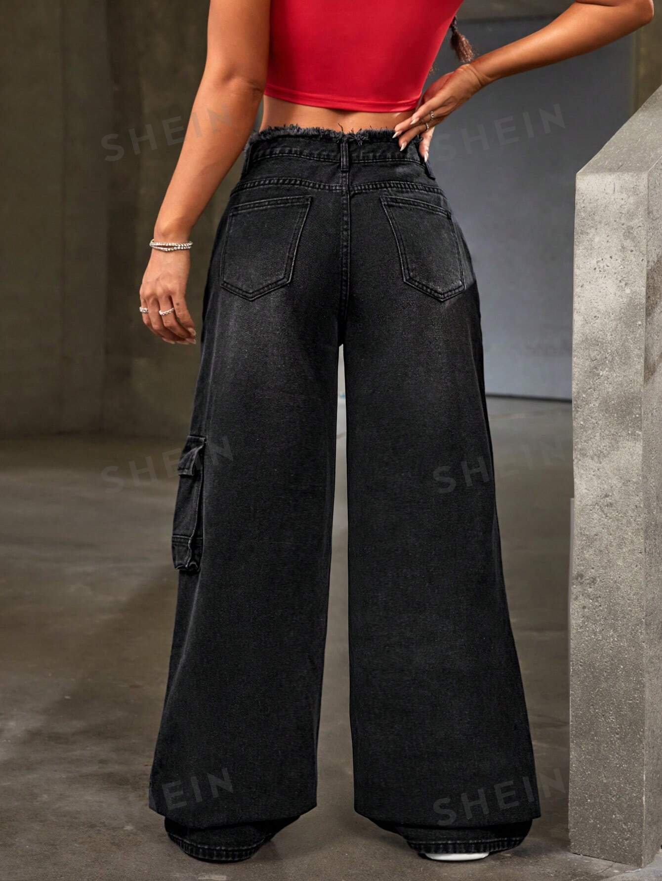 بنطال جينز نسائي من قماش الدنيم مع جيوب