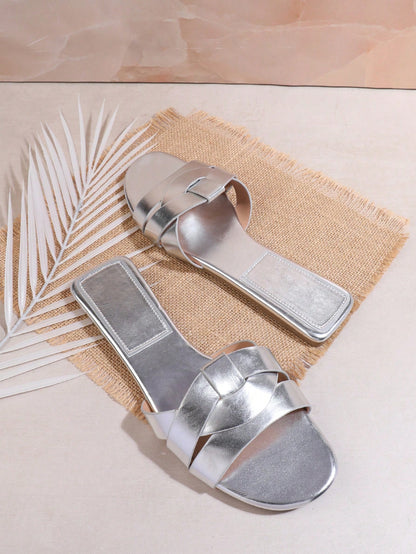 صنادل نسائية مسطحة