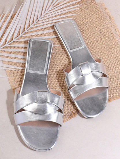 صنادل نسائية مسطحة