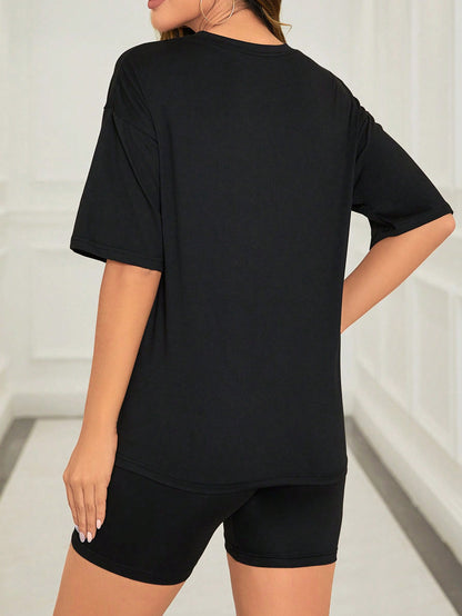 أطقم قطعتين نسائية