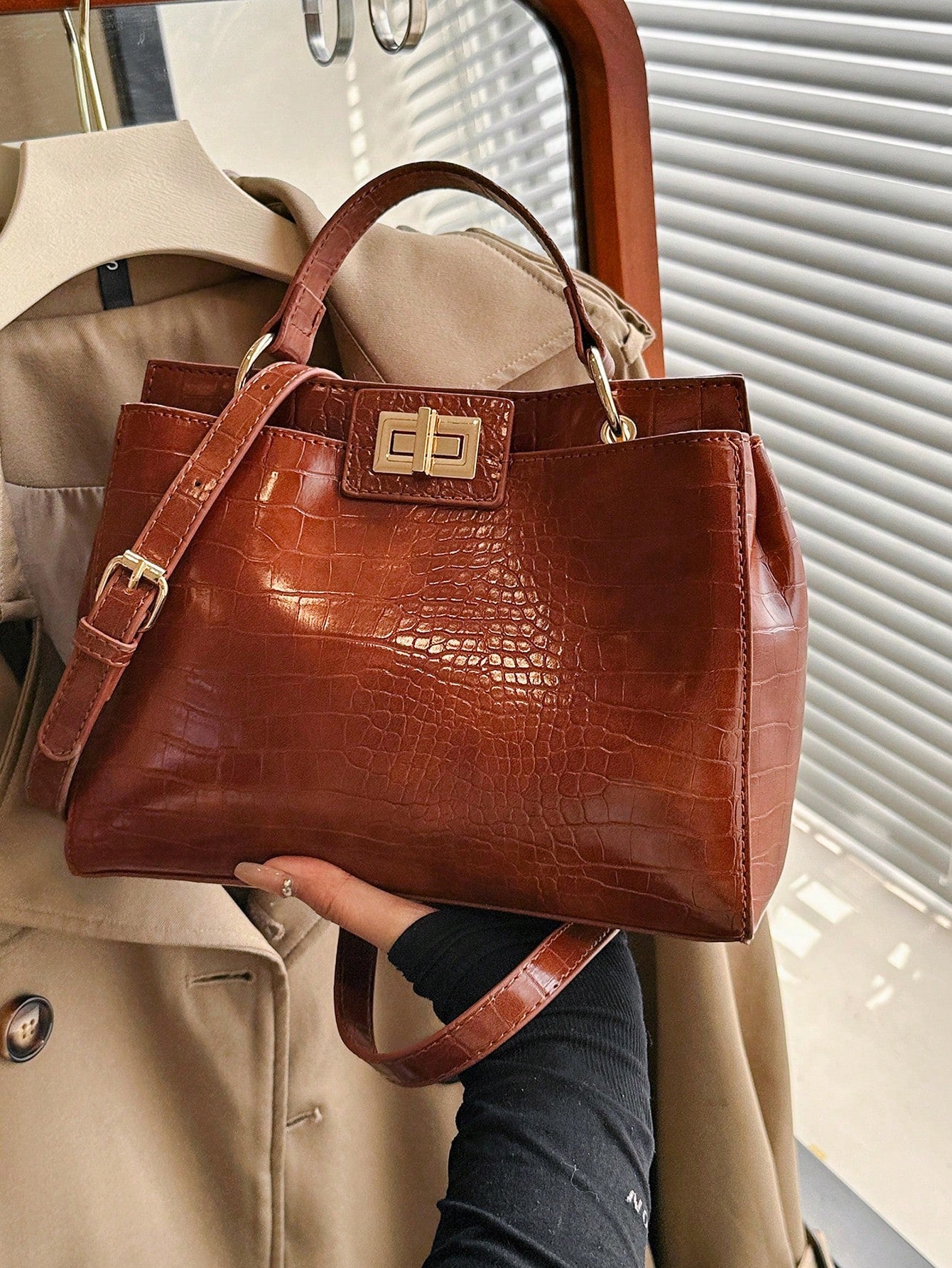 حقيبة نسائية أنيقة رائعة من البولي