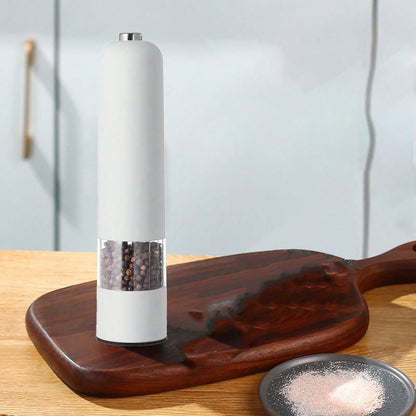 قطعة واحدة من مطحنة الملح والفلفل الكهربائية التي تعمل بالبطارية (البطارية غير متضمنة)، مسند مطحنة مجاني، تشغيل تلقائي بيد واحدة، خشونة قابلة للتعديل، مطحنة توابل أوتوماتيكية مع خشونة قابلة للتعديل، مثالية للطهي المنزلي والشواء، أبيض