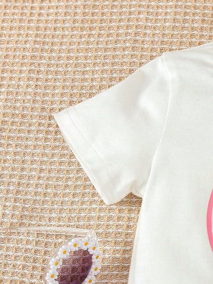 مجموعة تتكون من ملابس علوية طباعة وجه زهرة لطفلة و بنطلون جينز مطبوع بشعار