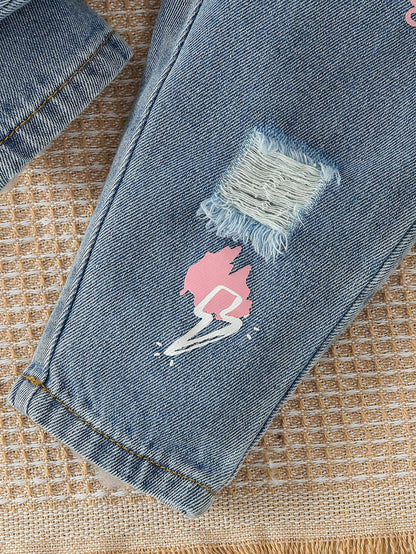 مجموعة تتكون من ملابس علوية طباعة وجه زهرة لطفلة و بنطلون جينز مطبوع بشعار