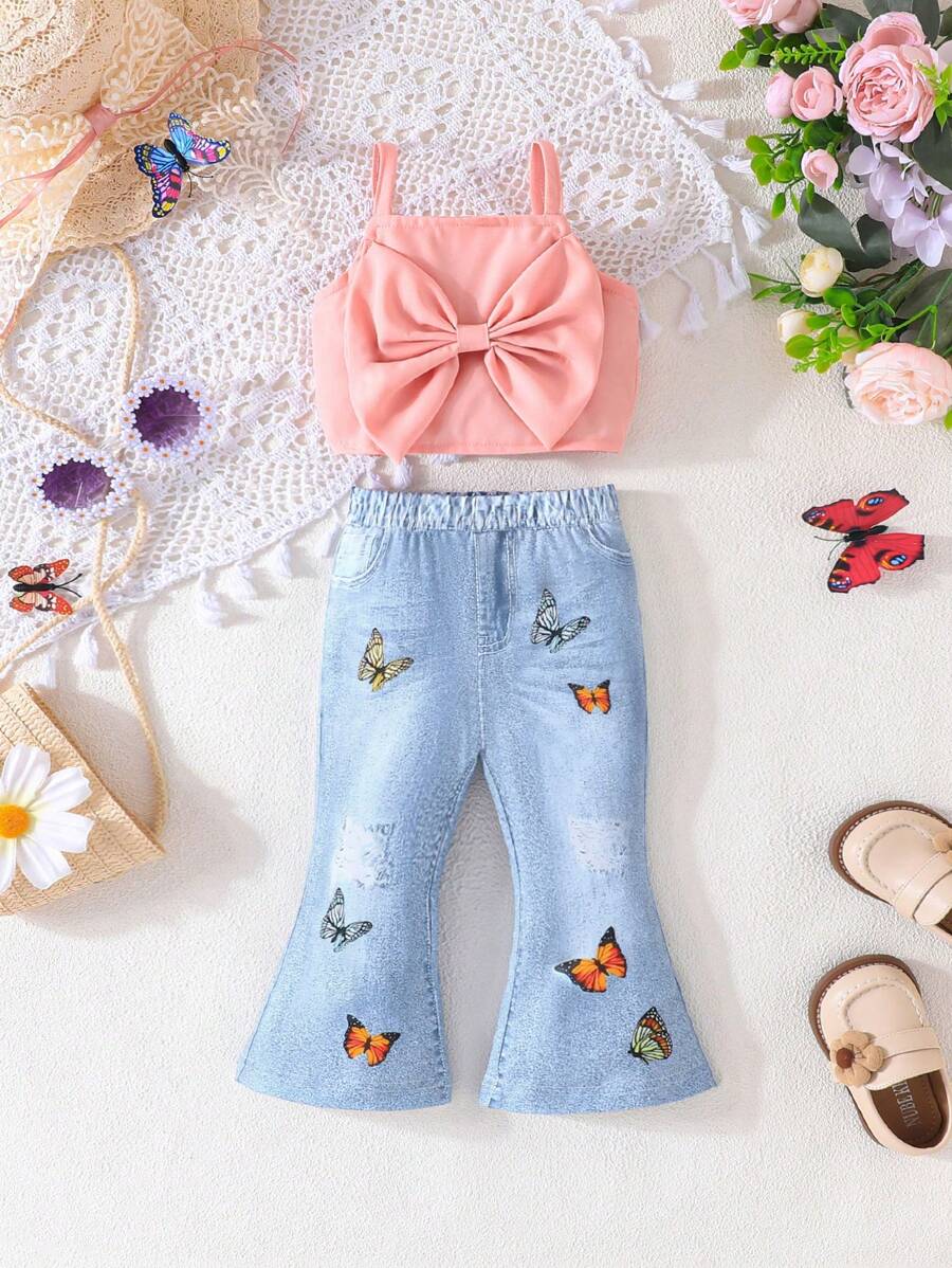 طقم طفلة صغيرة