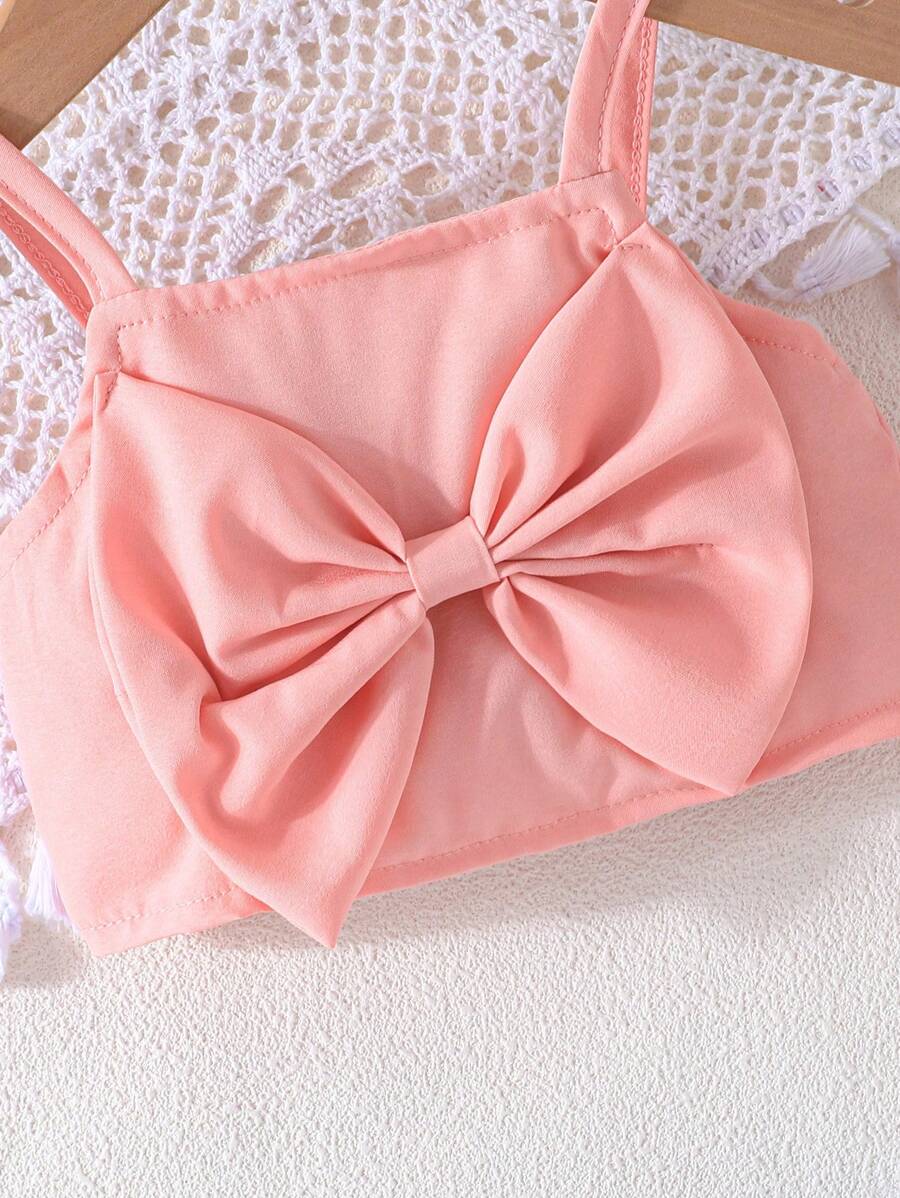 طقم طفلة صغيرة