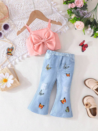 طقم طفلة صغيرة