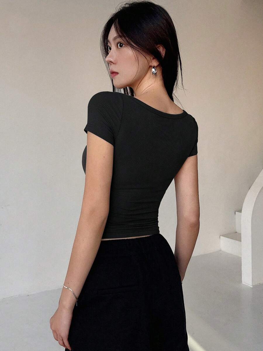 تي شيرت نسائي