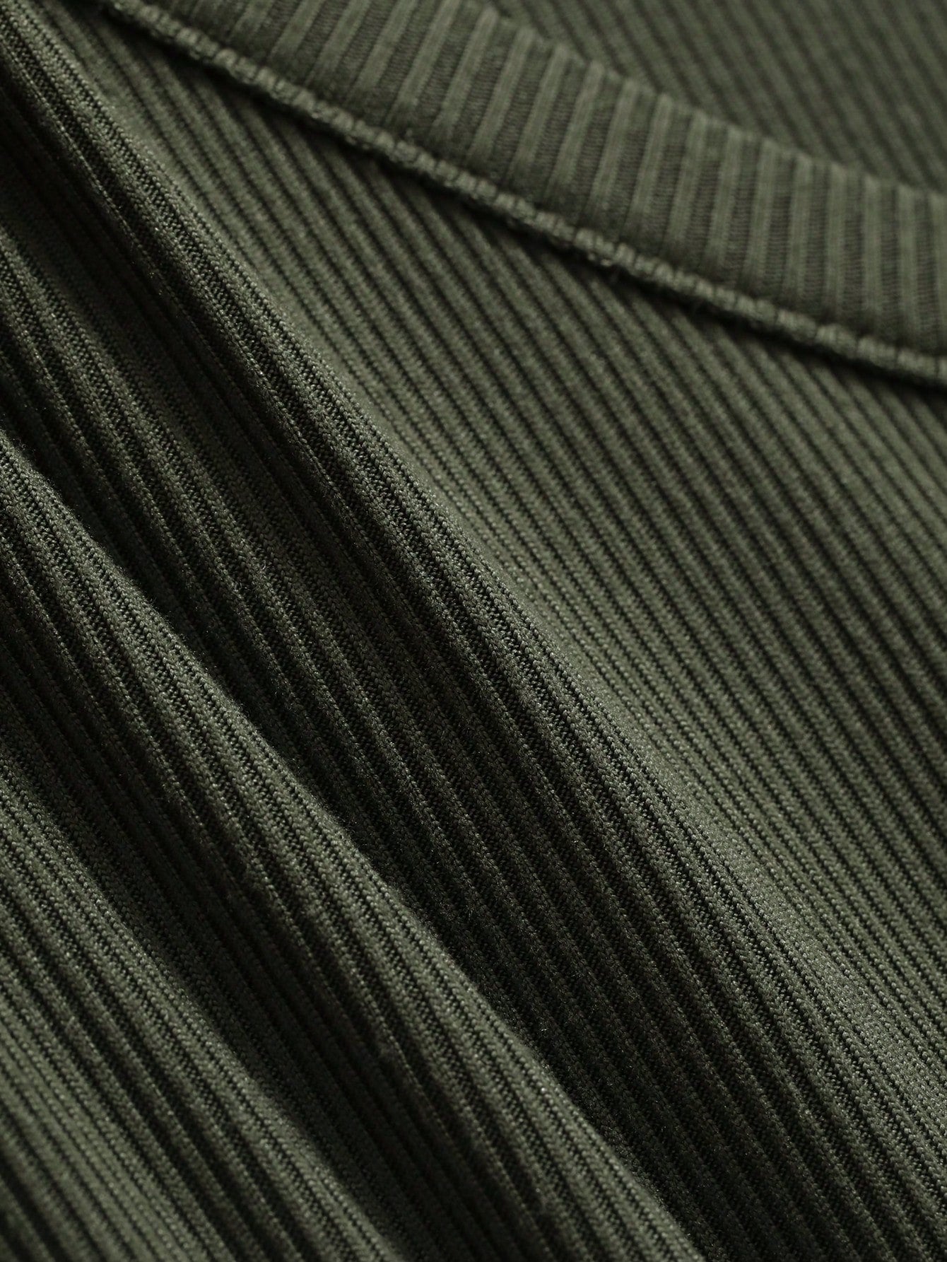 قميص بياقة U كبيرة وضيق للنساء