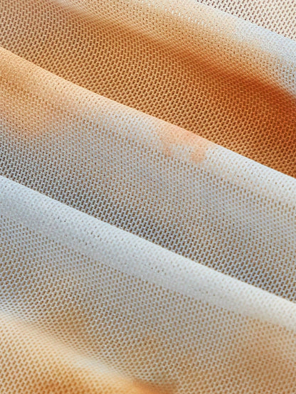 قميص نسائي بلا أكمام وردي اللون بطبعة عقد شاولين غير منتظمة