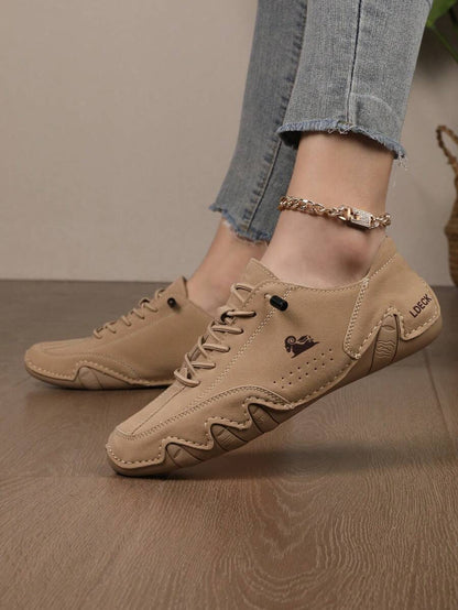 أحذية رياضية نسائية