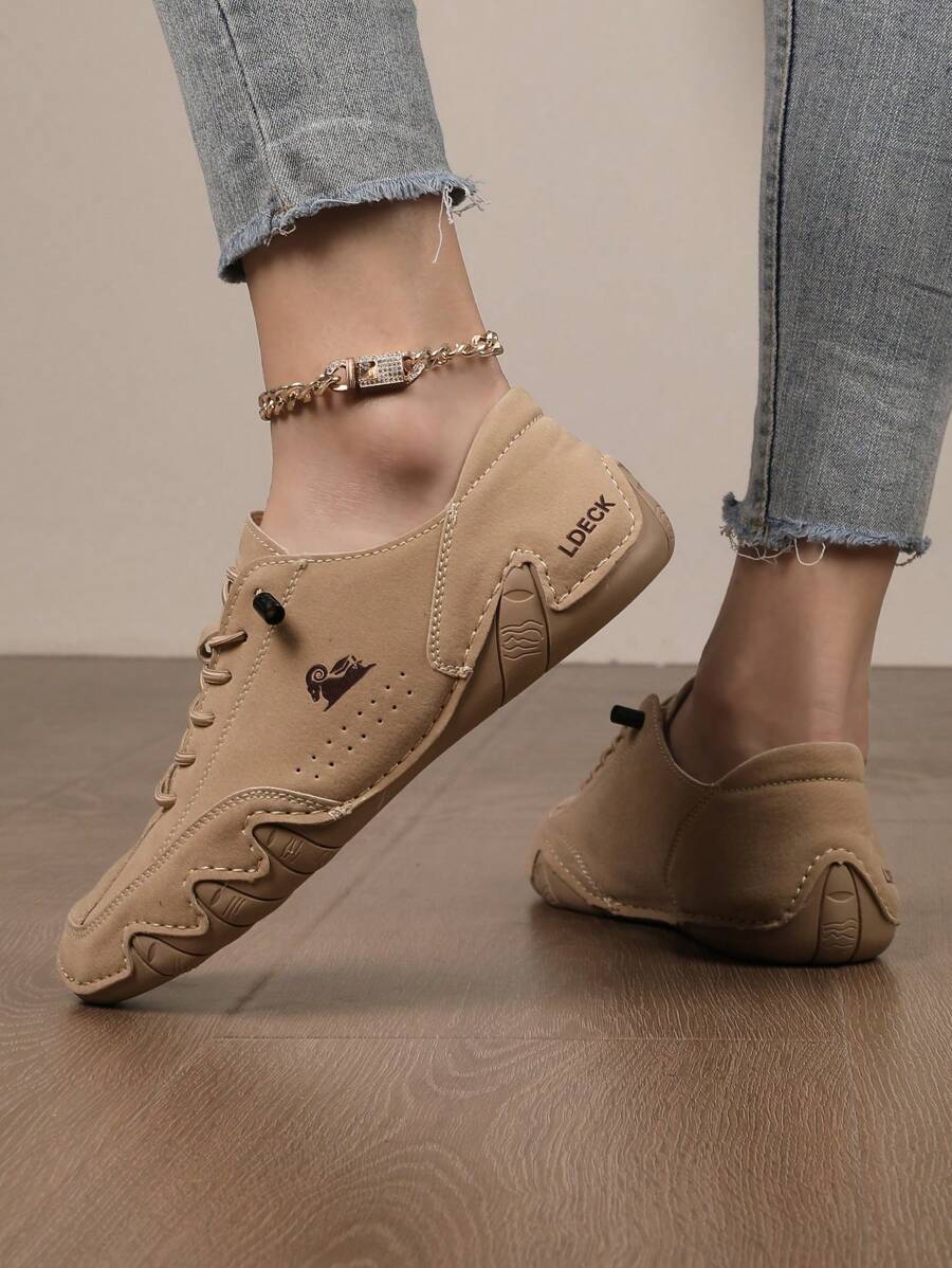 أحذية رياضية نسائية