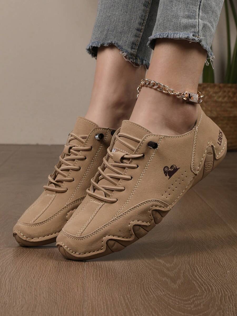 أحذية رياضية نسائية