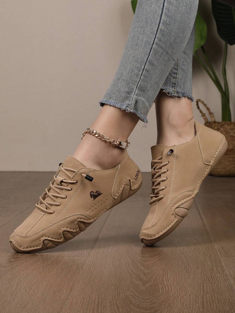 أحذية رياضية نسائية