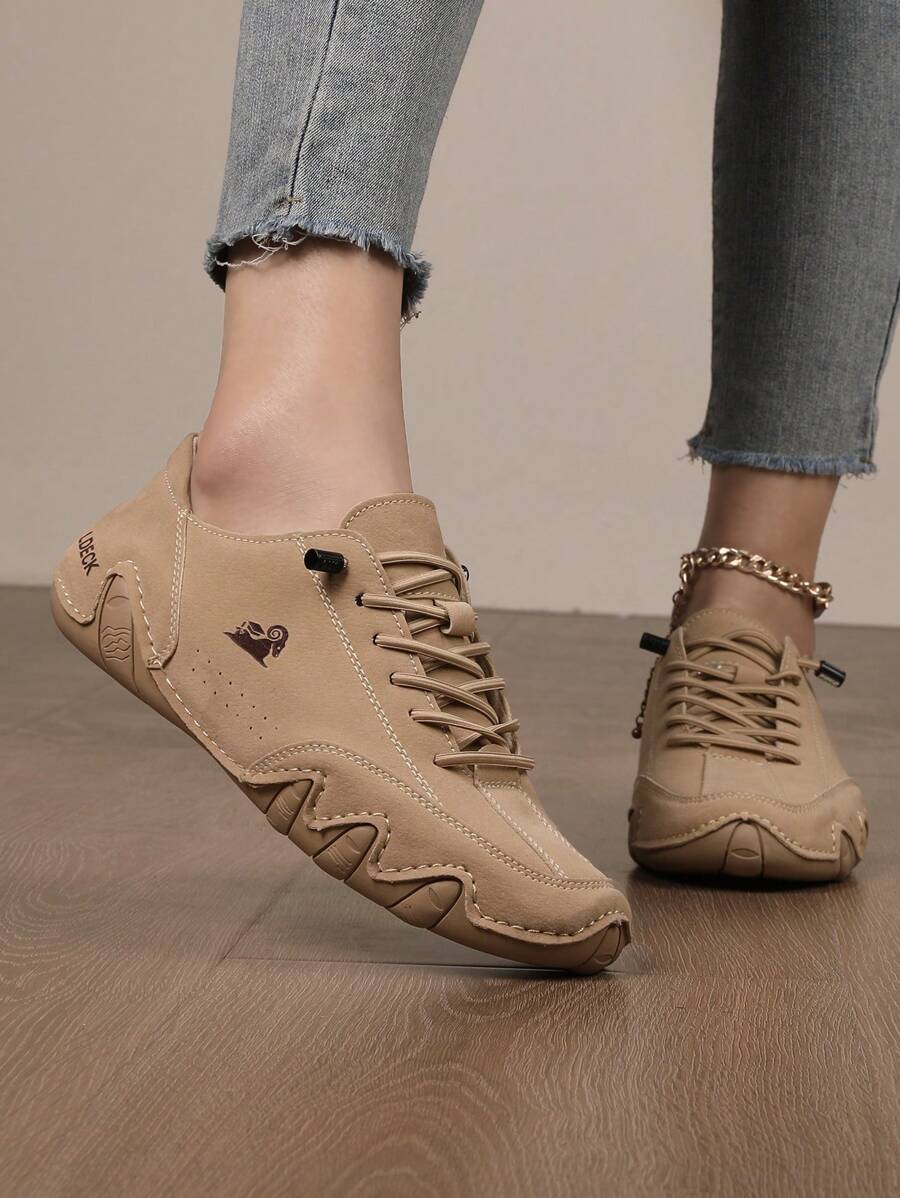 أحذية رياضية نسائية