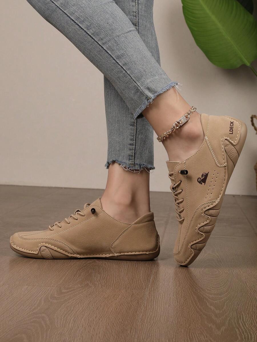 أحذية رياضية نسائية