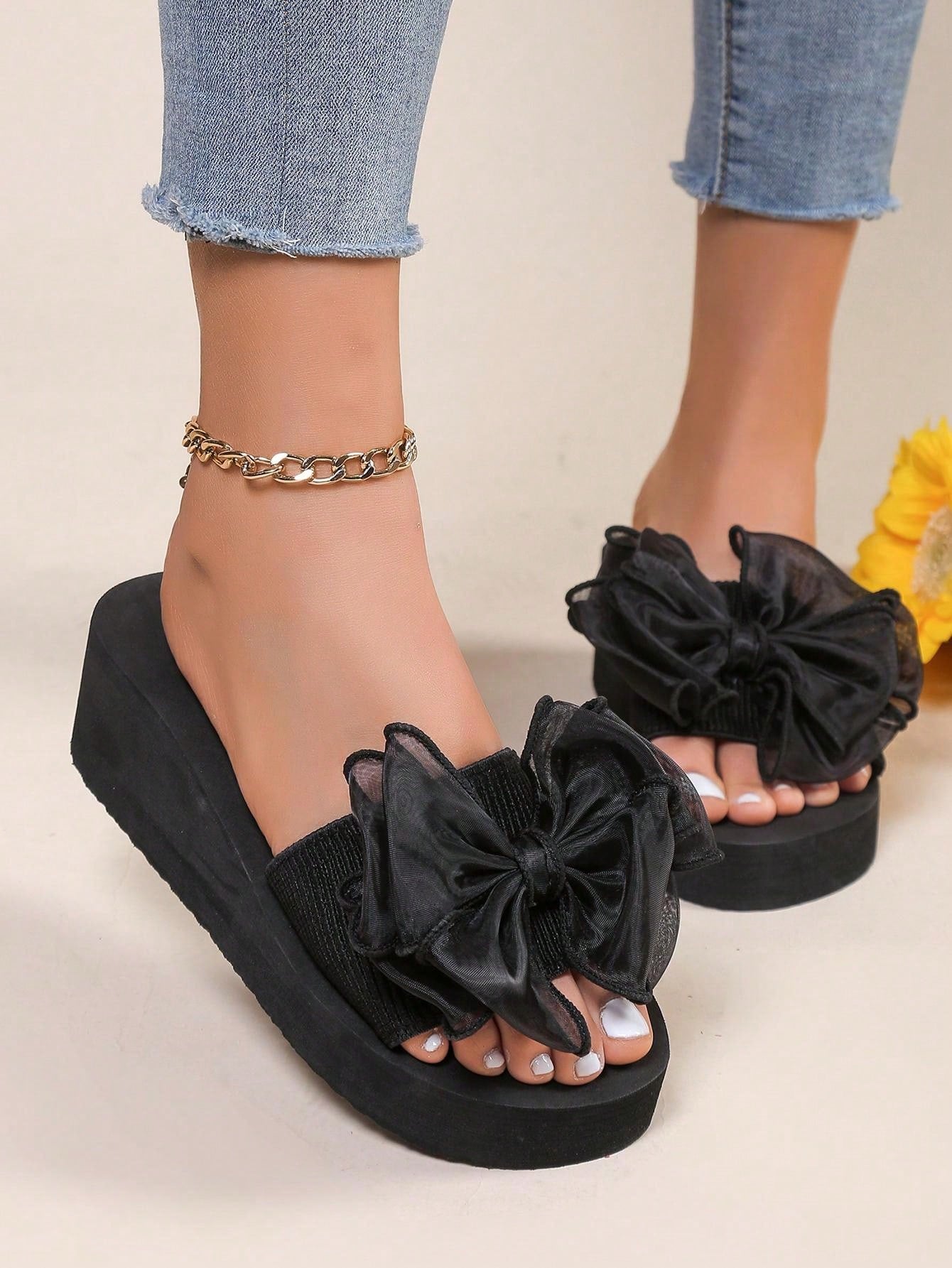 نعل سميك ذو مقدمة مسننة لصندل نسائي مدبب في الصيف، شبشب خارجي/داخلي غير منزلق موضة أسود