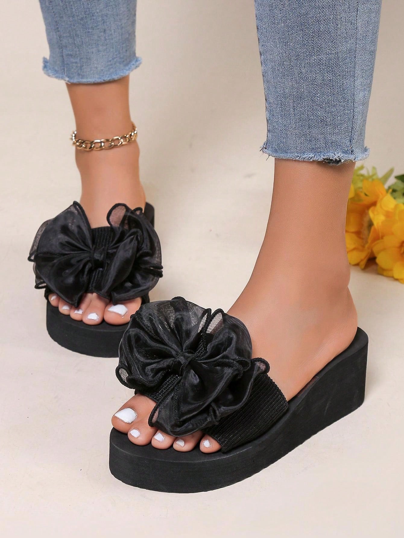 نعل سميك ذو مقدمة مسننة لصندل نسائي مدبب في الصيف، شبشب خارجي/داخلي غير منزلق موضة أسود