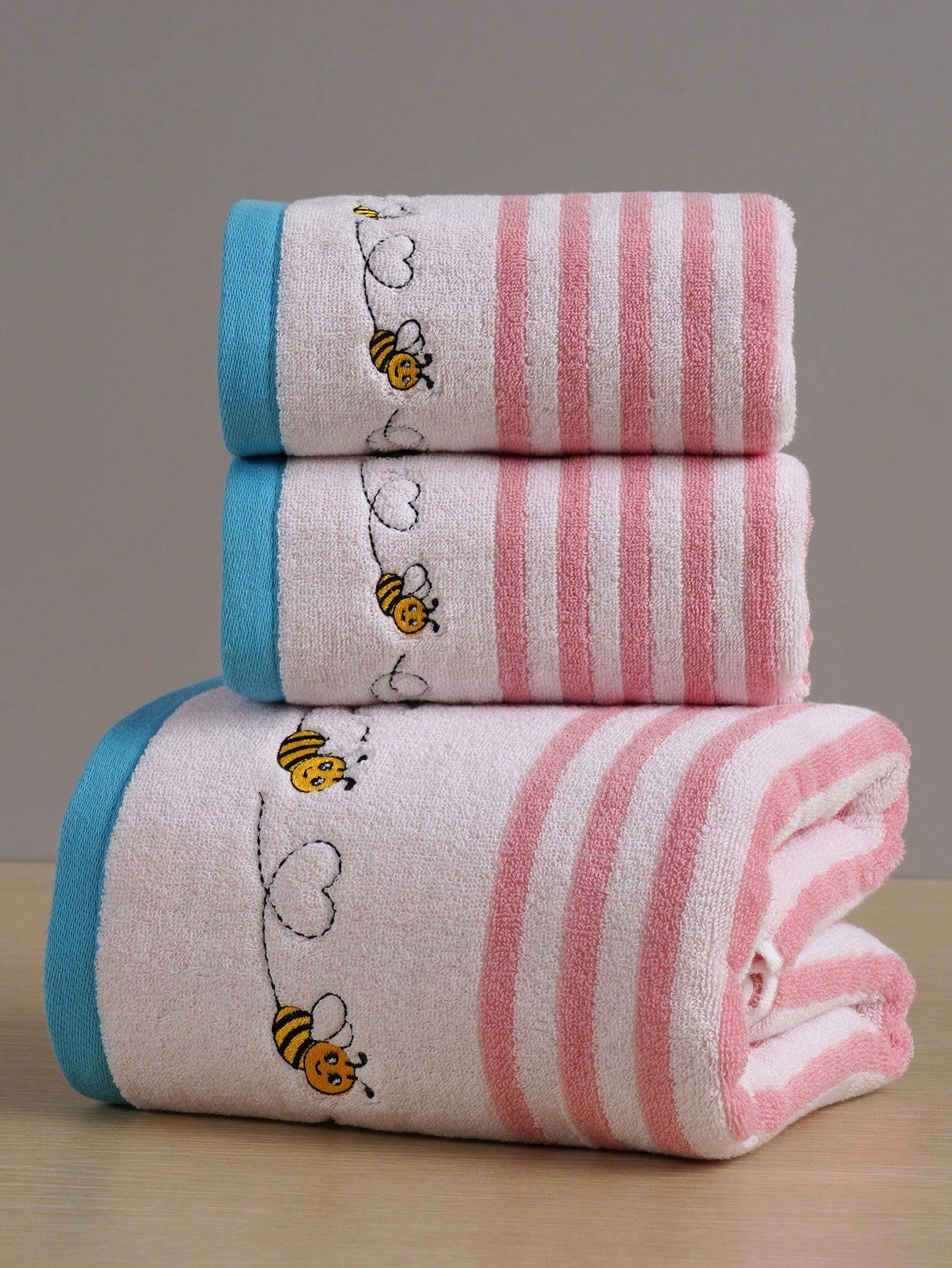 منشفة حمام مطرزة كرتونية 1 قطعة