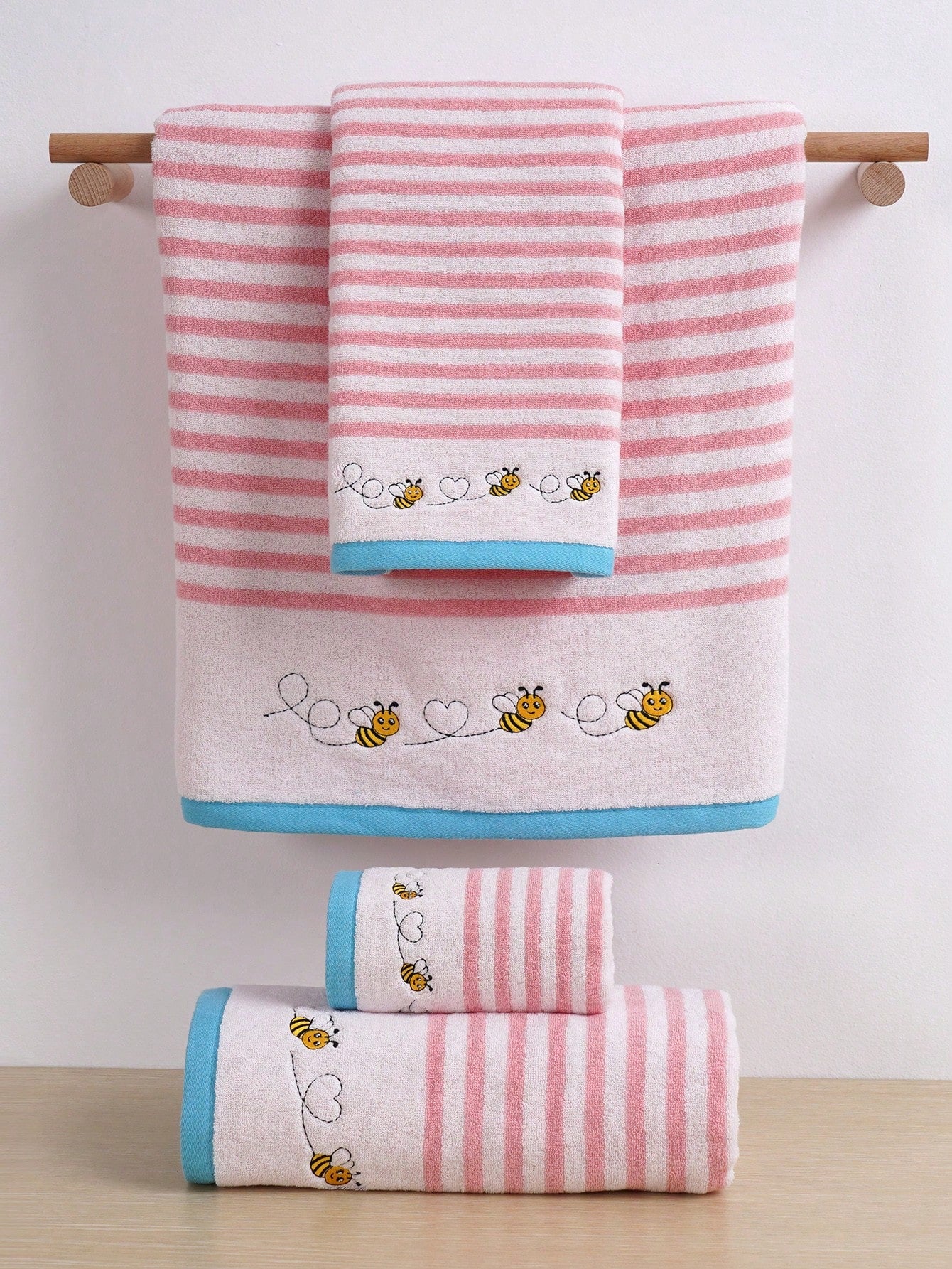 منشفة حمام مطرزة كرتونية 1 قطعة