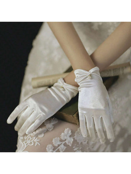 قفازات عروس بنات اللؤلؤ الأبيض المطاطية قصيرة من الساتان الشفاف للعروس