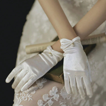 قفازات عروس بنات اللؤلؤ الأبيض المطاطية قصيرة من الساتان الشفاف للعروس