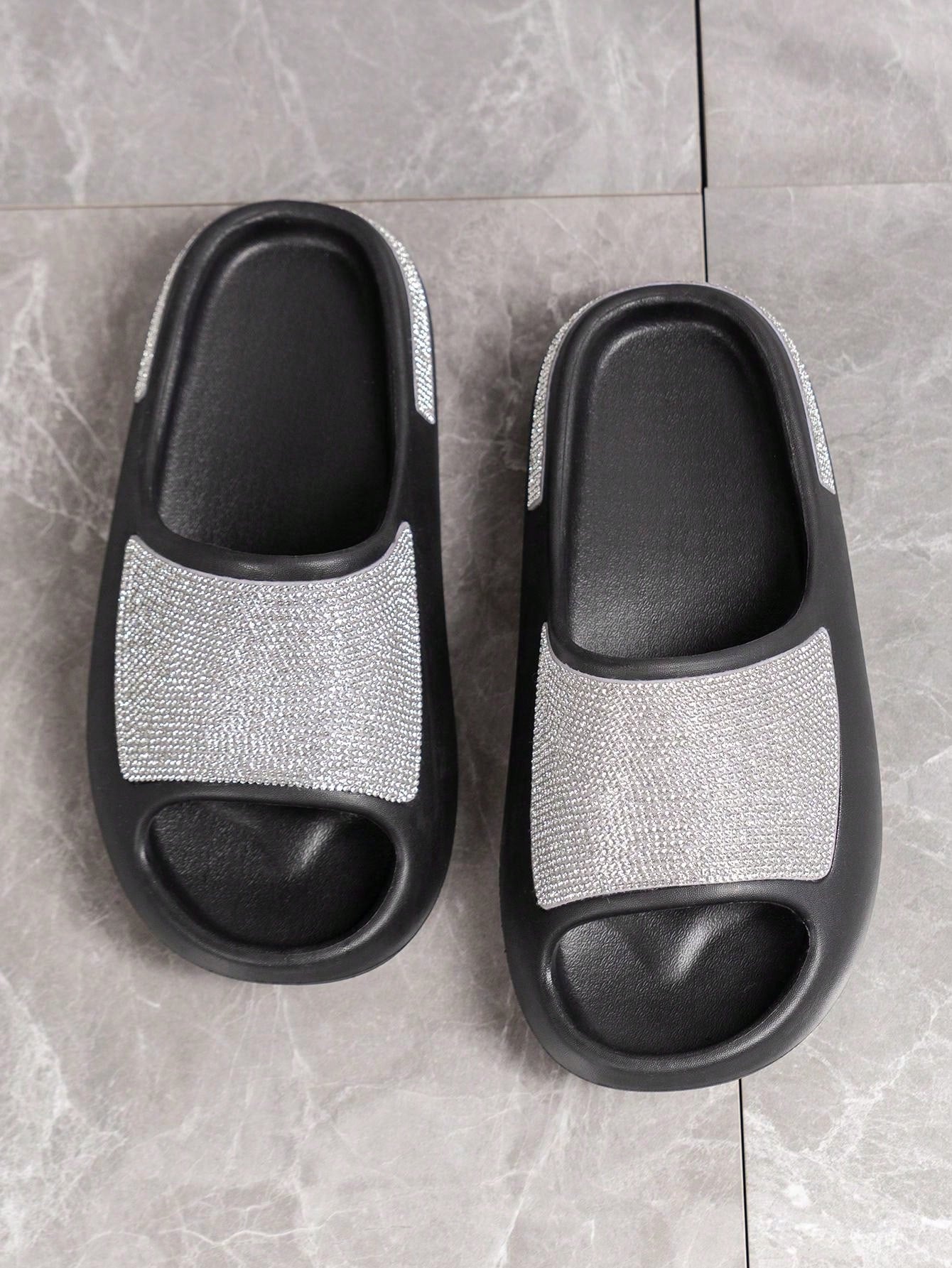 صندل بلاستيكي نسائي واسع القدم مرصع بنقوش ماسية مائية و نعل سميك للارتداء اليومي و الحفلات و الحمامات و الشواطئ داخل و خارج المنزل