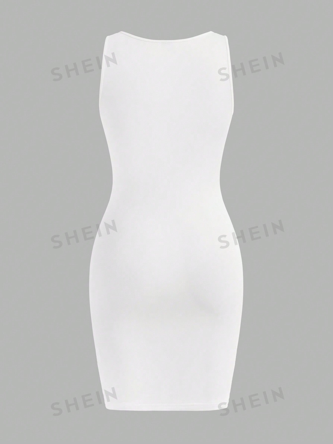 فستان قصير كاجوال بطبعة التاج والحروف بدون أكمام ورقبة على شكل حرف