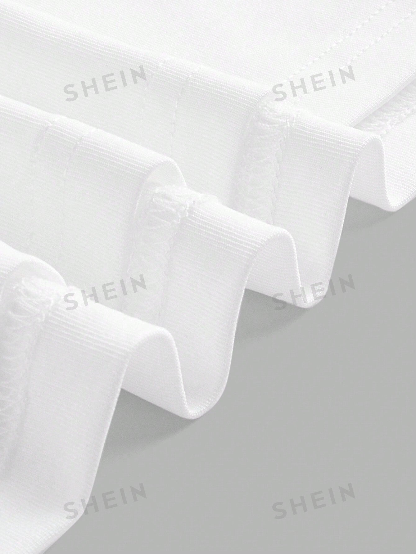 فستان قصير كاجوال بطبعة التاج والحروف بدون أكمام ورقبة على شكل حرف