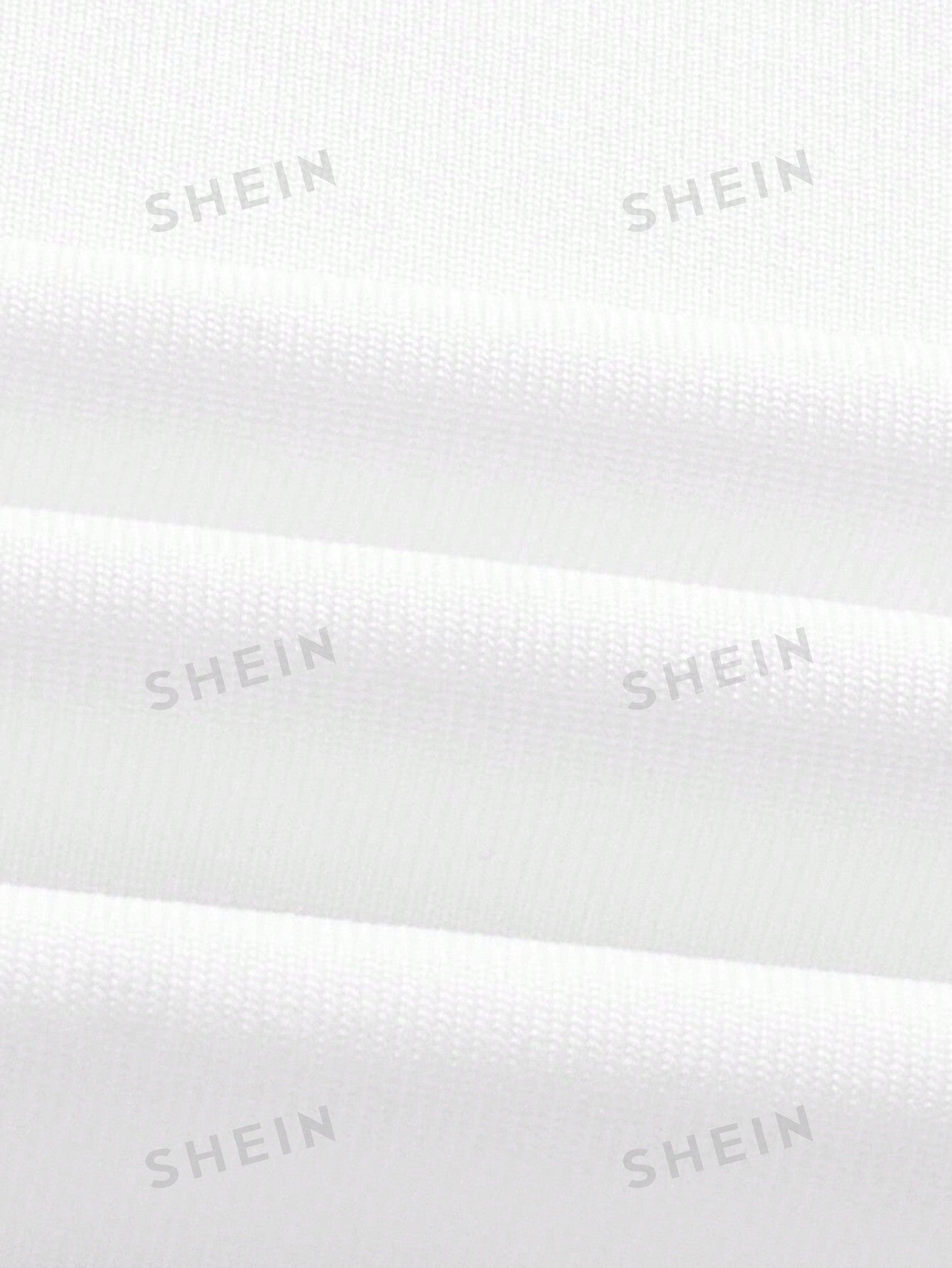 فستان قصير كاجوال بطبعة التاج والحروف بدون أكمام ورقبة على شكل حرف