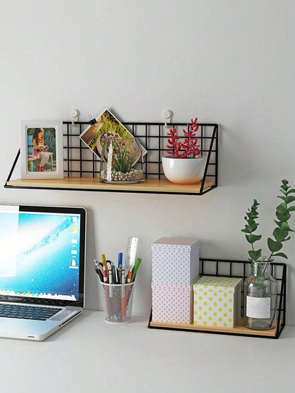 رف بسيط للكتب يتم تركيبه على الحائط بواسطة الحديد