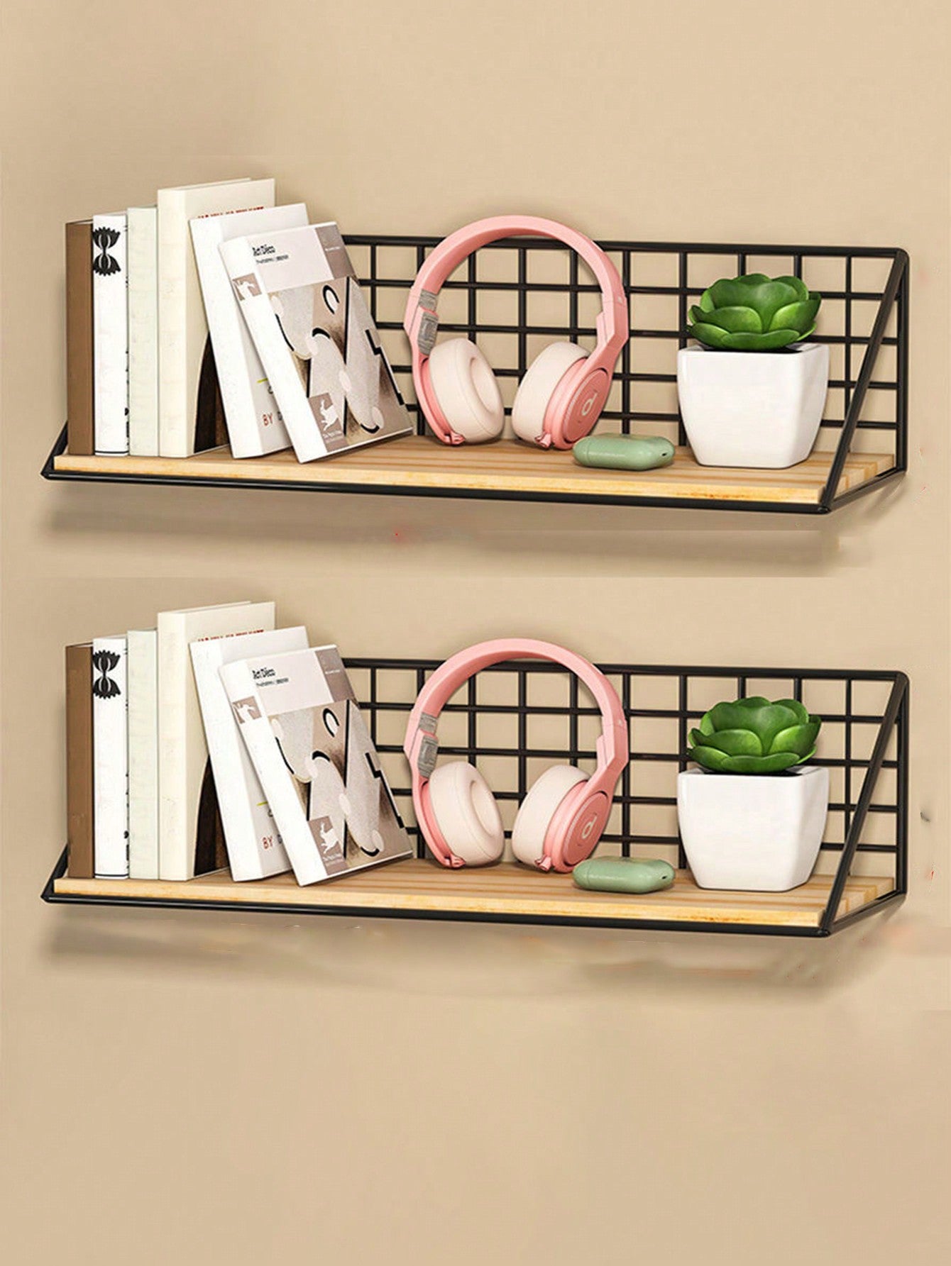 رف بسيط للكتب يتم تركيبه على الحائط بواسطة الحديد