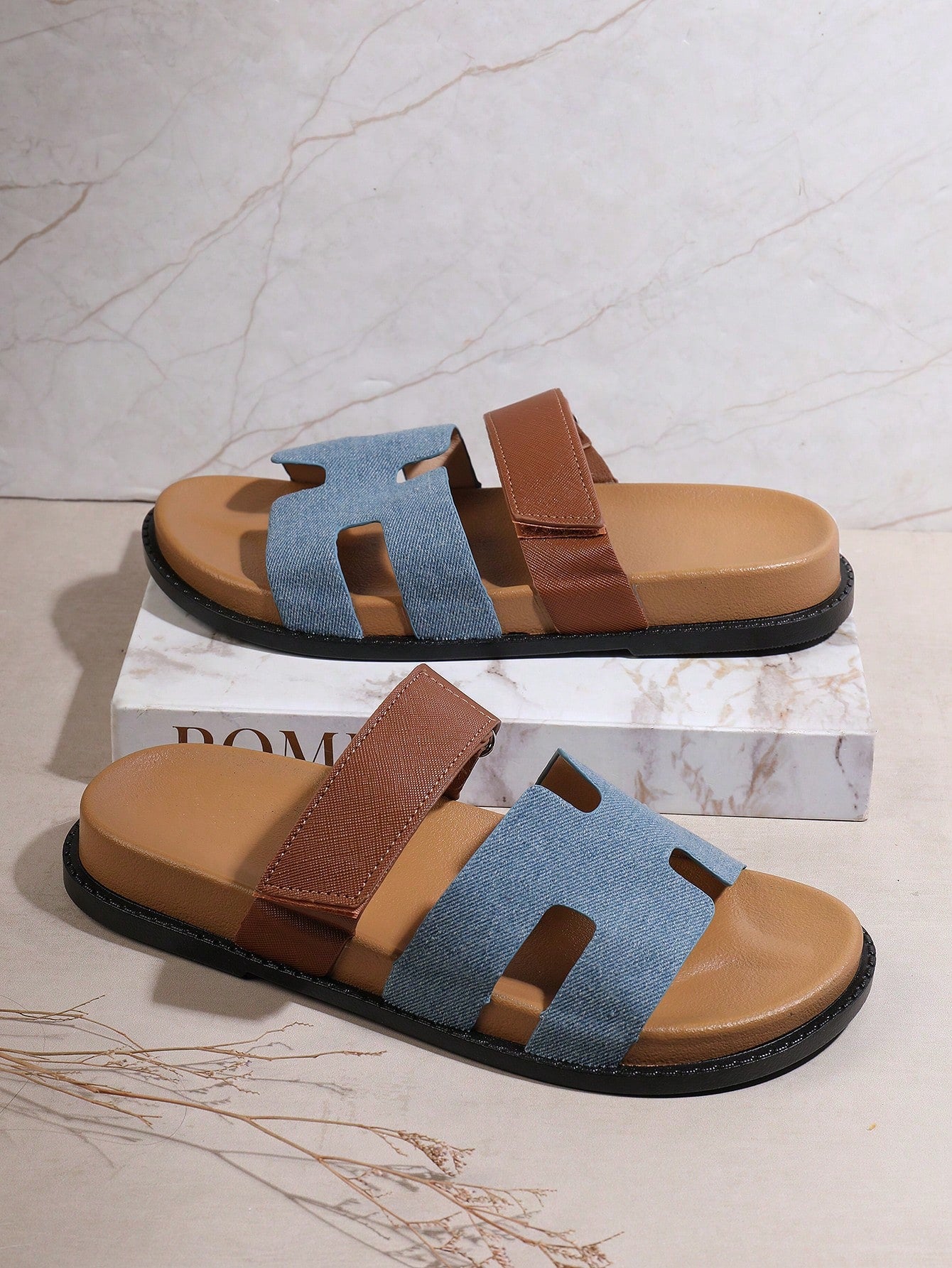 الصنادل المسطحة كتلة الألوان أزياء السيدات