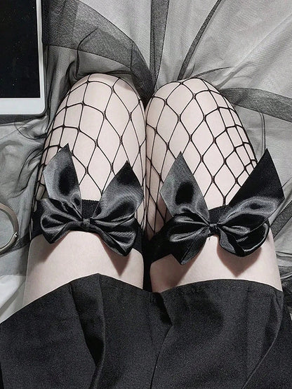 جوارب طويلة فوق الركبتين سكسية بالأسود والأبيض ساحرة للنساء